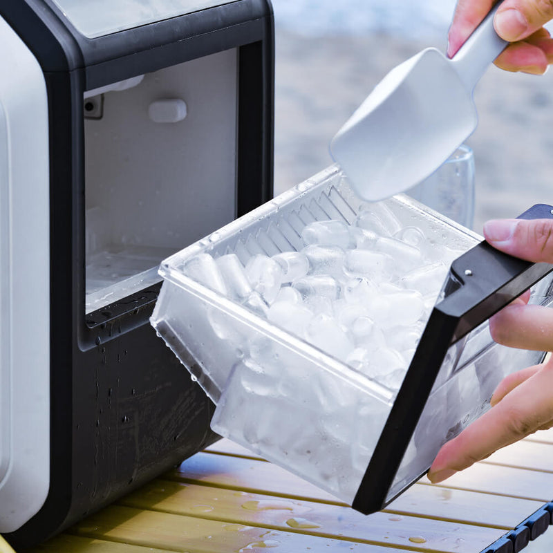 Battery-powered Evo Icer brings ice cube making to the outdoors